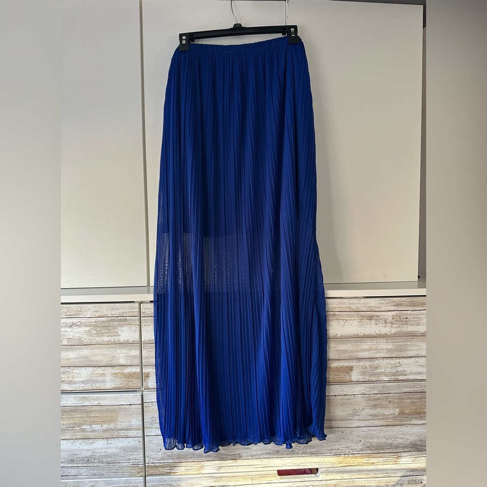 💙 Charlotte Russe 2X Royal Blue Pleated Sheer Overlay Maxi Skirt